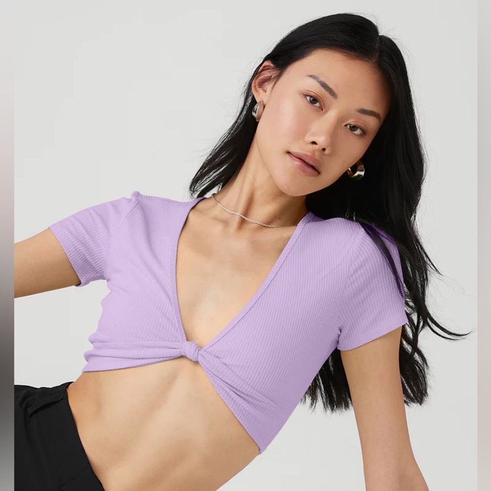 Alo Yoga Ribbed Knotty Short Sleeve in Violet Skies Sold out everywhere NWT